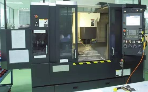 <strong>CNC加工中心（xīn）加工前的注意事項和加（jiā）工（gōng）前模的注意事項（xiàng）</strong>