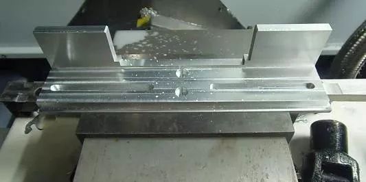 <strong>南京精密機械加工（gōng）有多（duō）牛逼？這個盤子裏有5000多個零件。</strong>