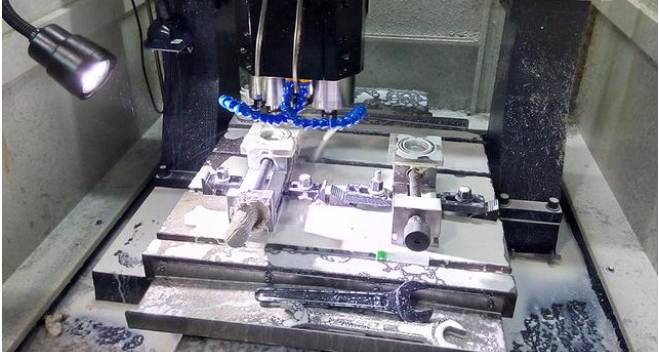 <strong>cnc精（jīng）密零件:通加工和cnc精密加（jiā）工的（de）差異</strong>