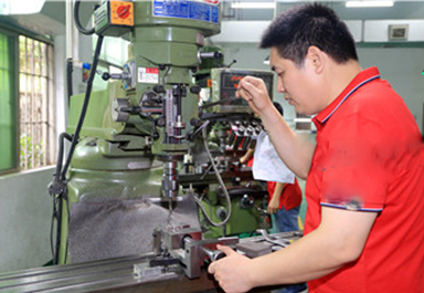 銑床鑽孔 公差+/-0.01mm 