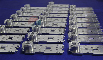 <strong>CNC加工小批量零件精密加（jiā）工</strong>