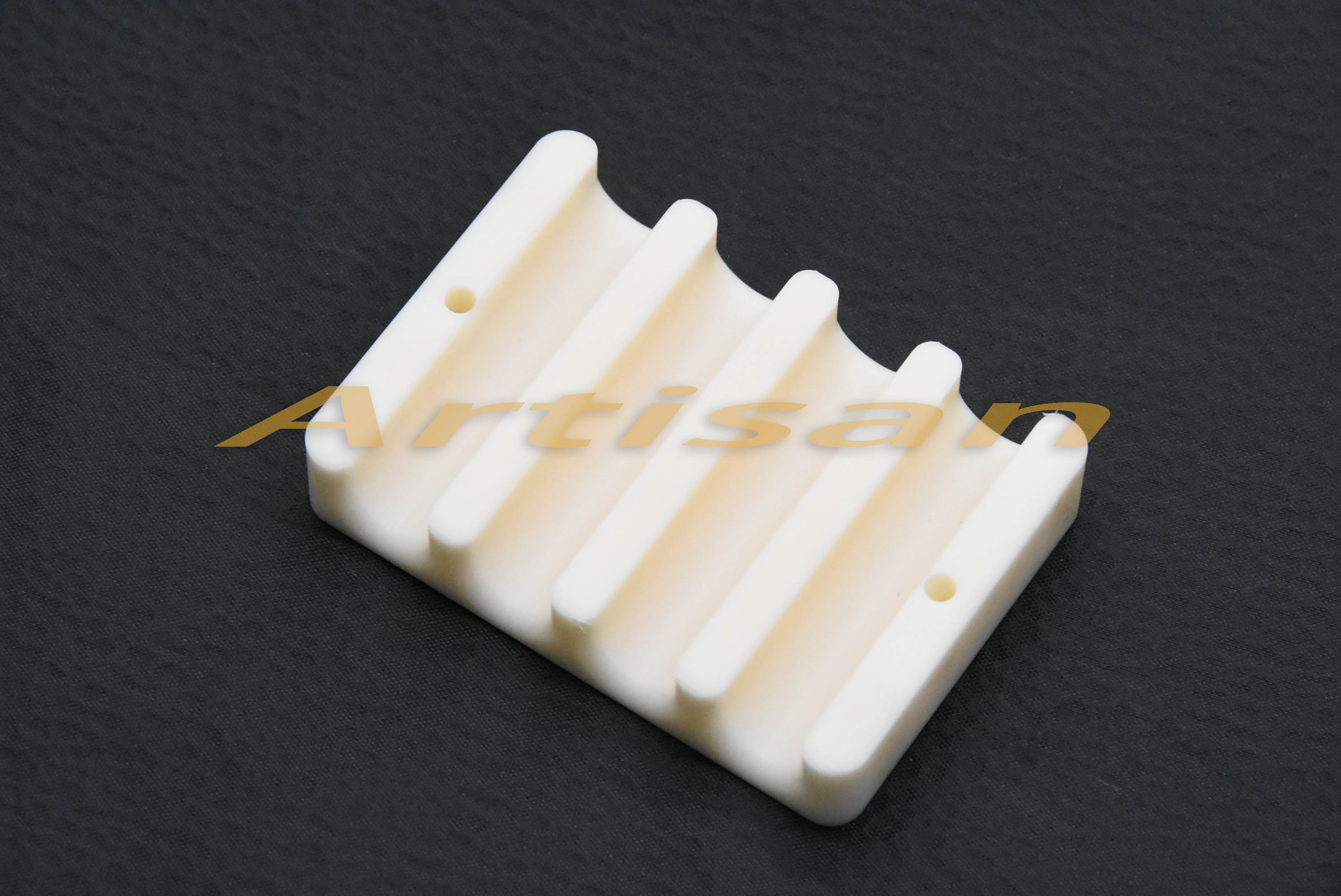 <strong>電子類精（jīng）密加工：尼龍夾具（jù）</strong>