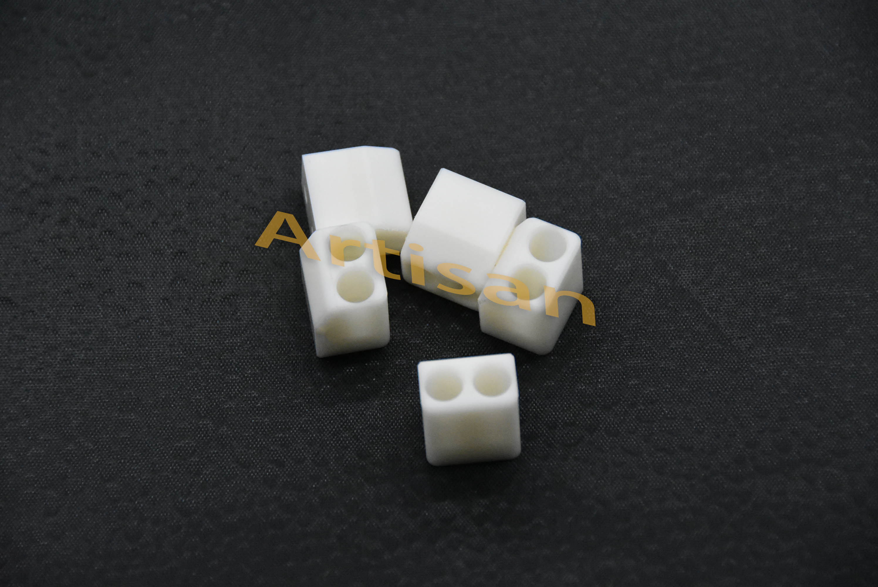 <strong>電子（zǐ）類精密加工：塊</strong>