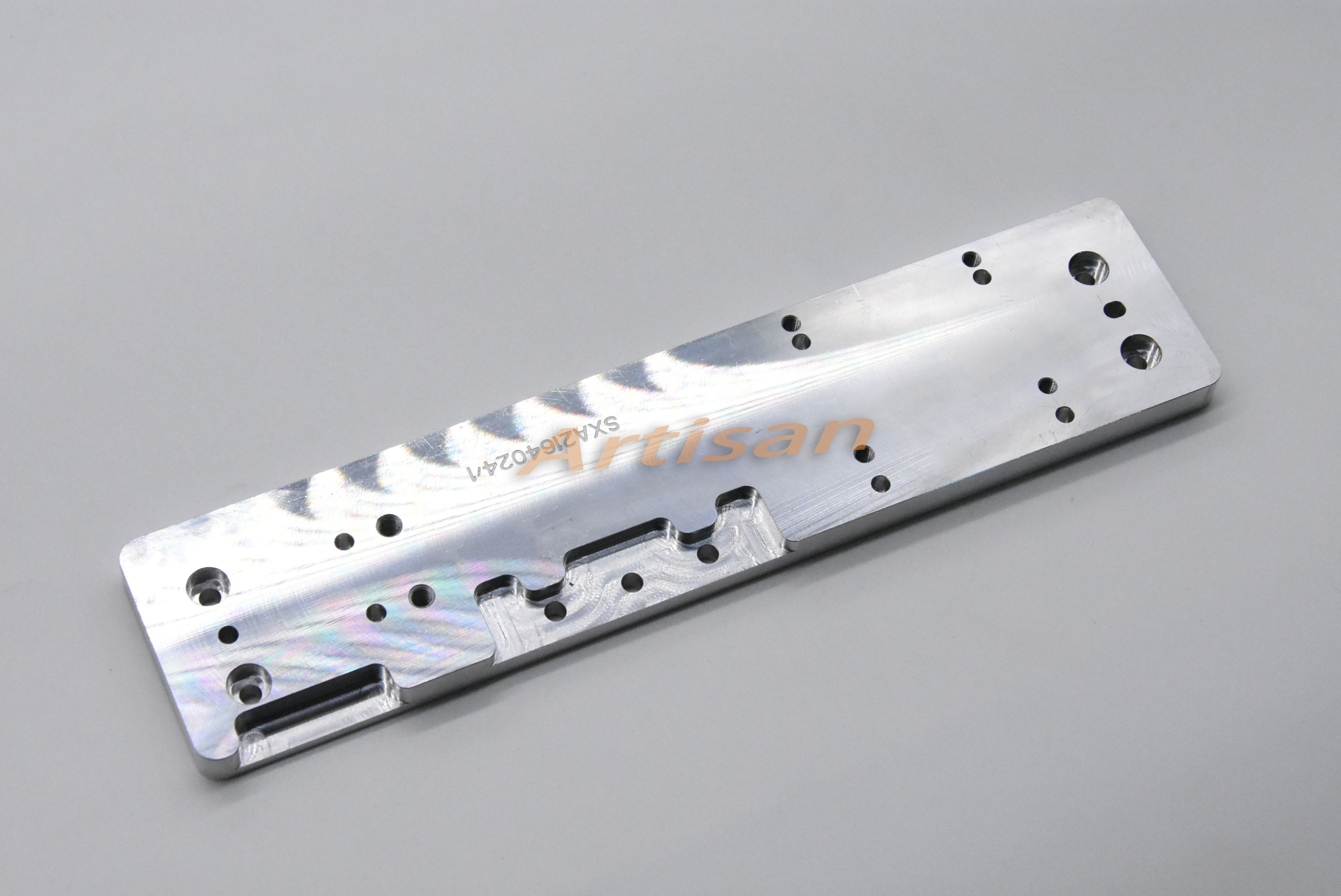 <strong>電子類精（jīng）密件加工：安裝板</strong>